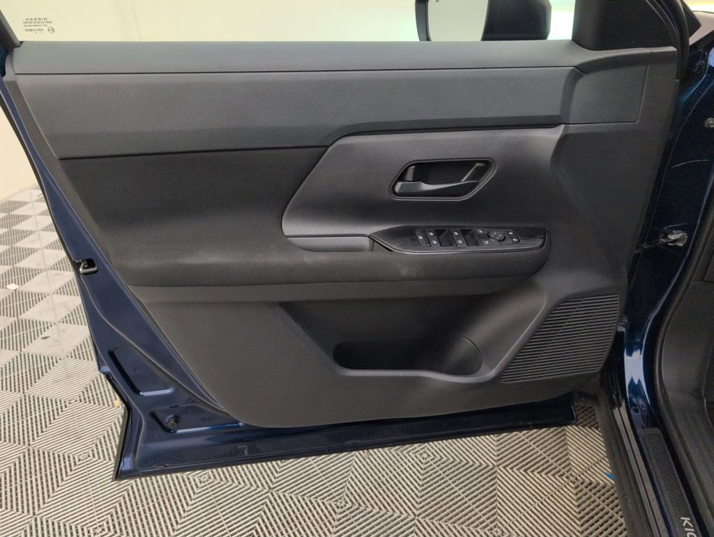 Used 2025 Nissan Kicks S image 38