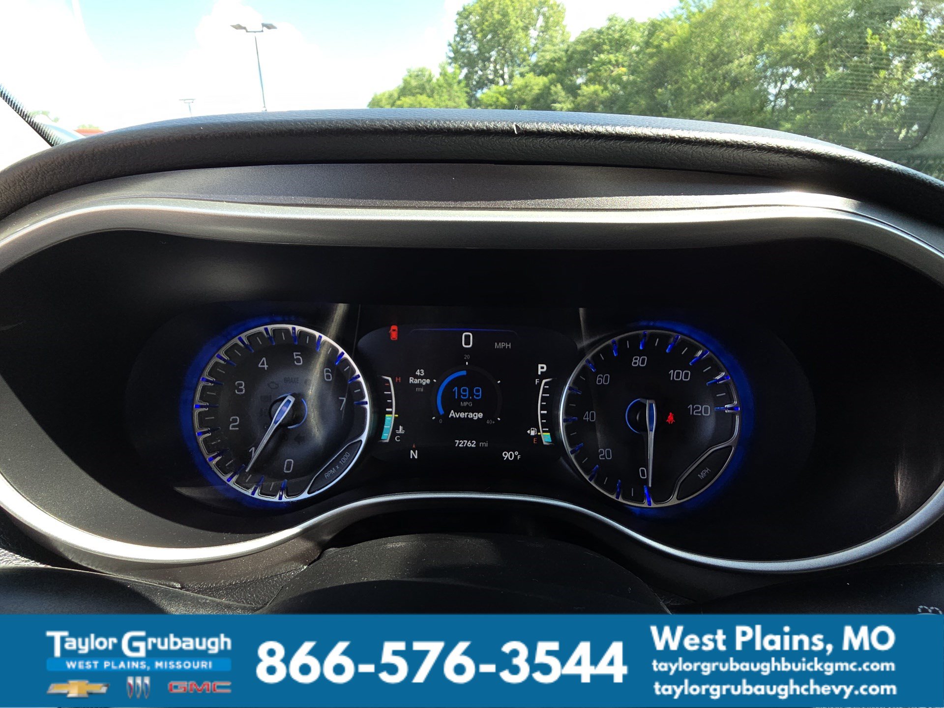 Used 2023 Chrysler Pacifica Touring-L FWD image 16