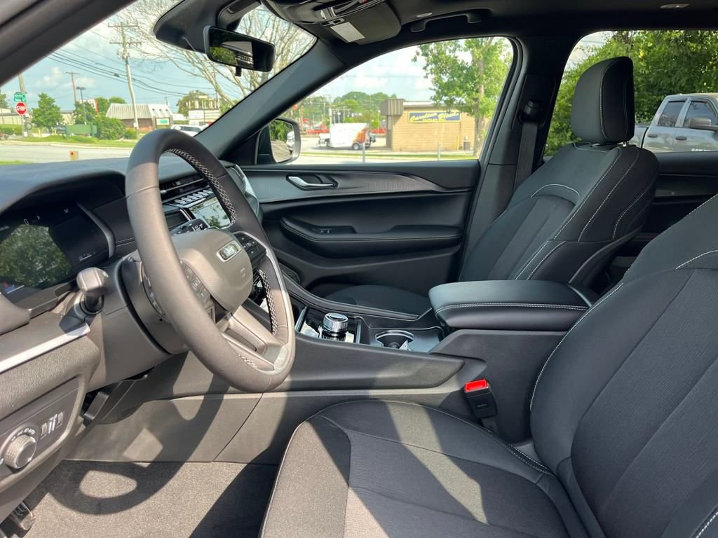 New 2025 Jeep Grand Cherokee L Laredo w/ Luxury Tech Group I image 11