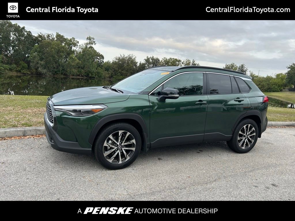 Used 2025 Toyota Corolla Cross XLE image 1