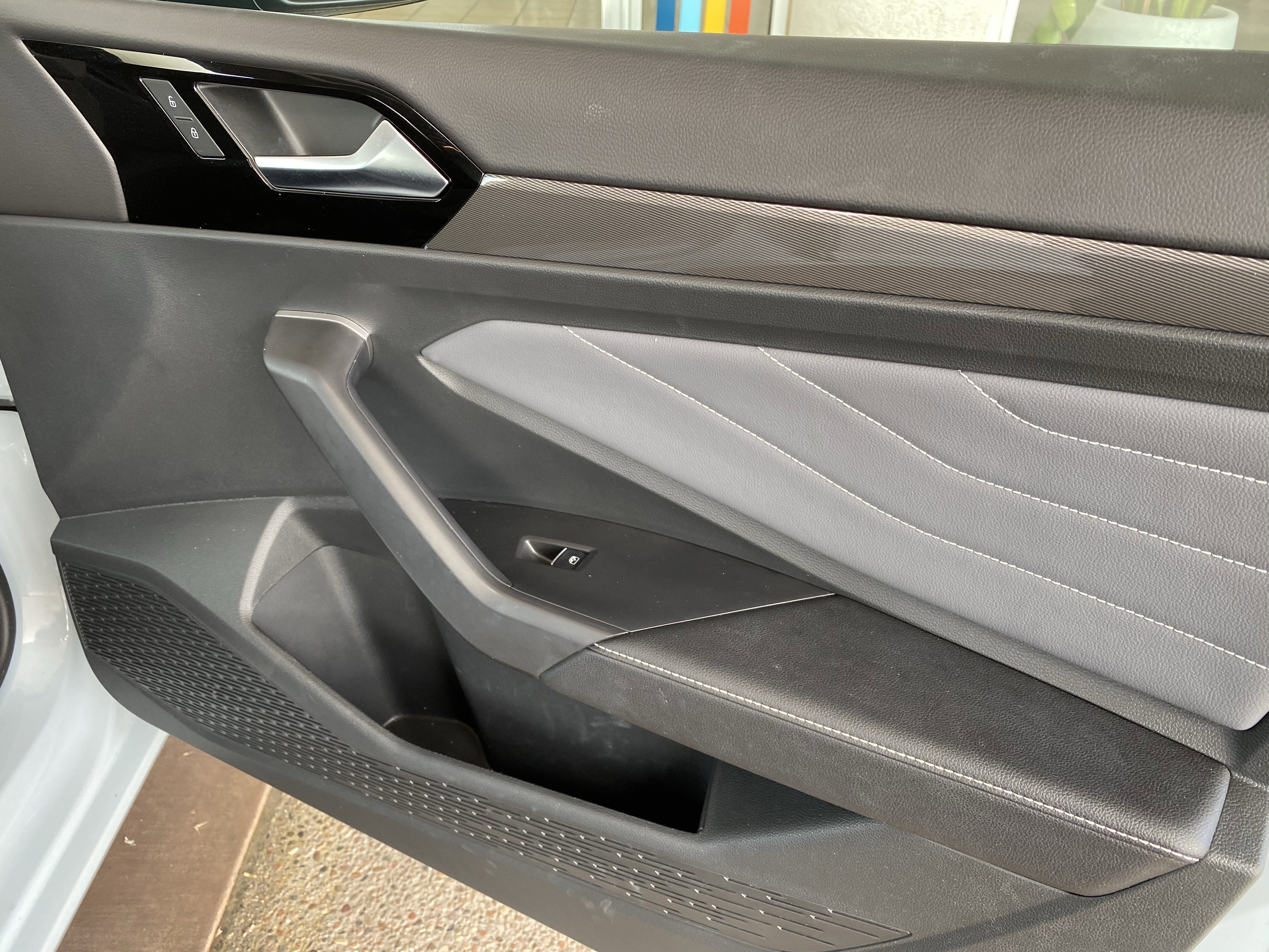 Certified 2025 Volkswagen Jetta SEL image 36