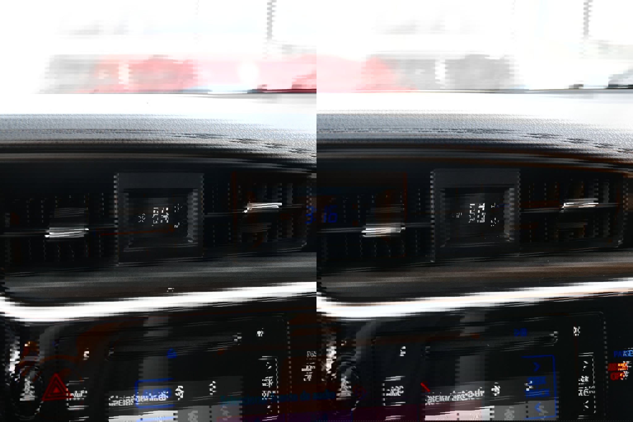 Used 2019 Toyota Corolla LE image 33