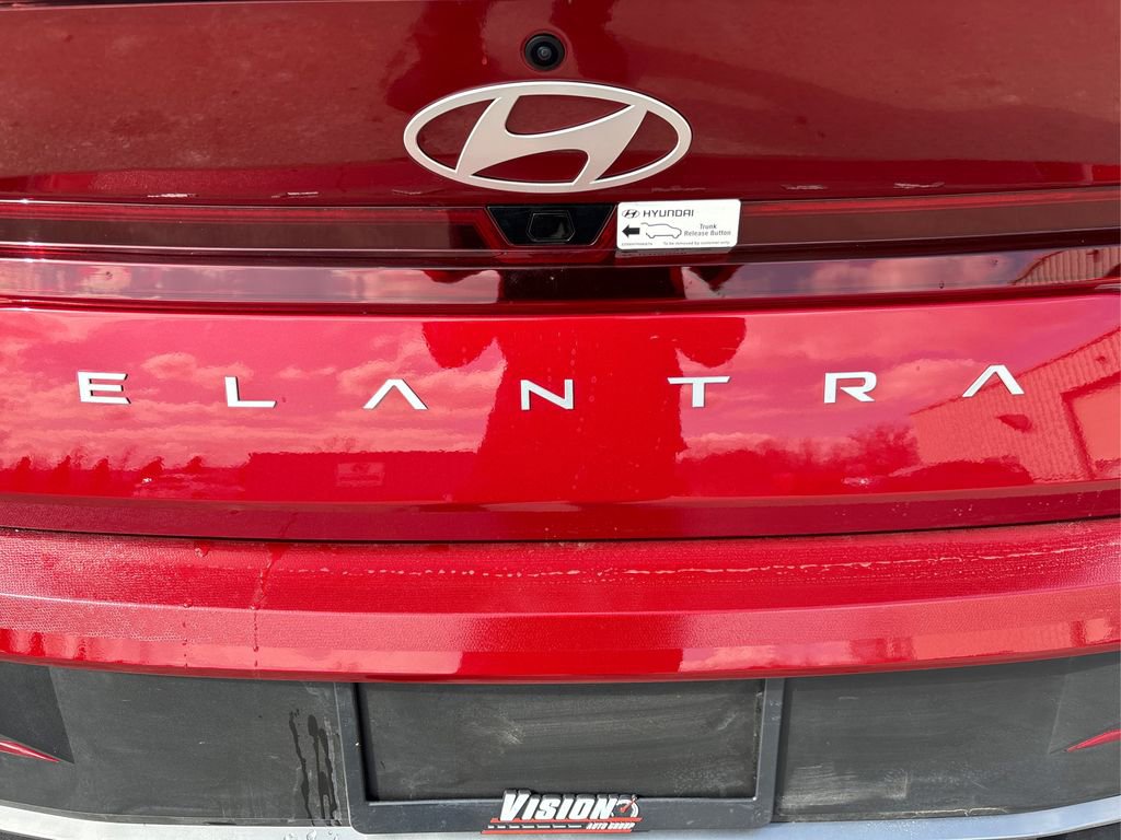 Certified 2025 Hyundai Elantra Sport FWD image 14
