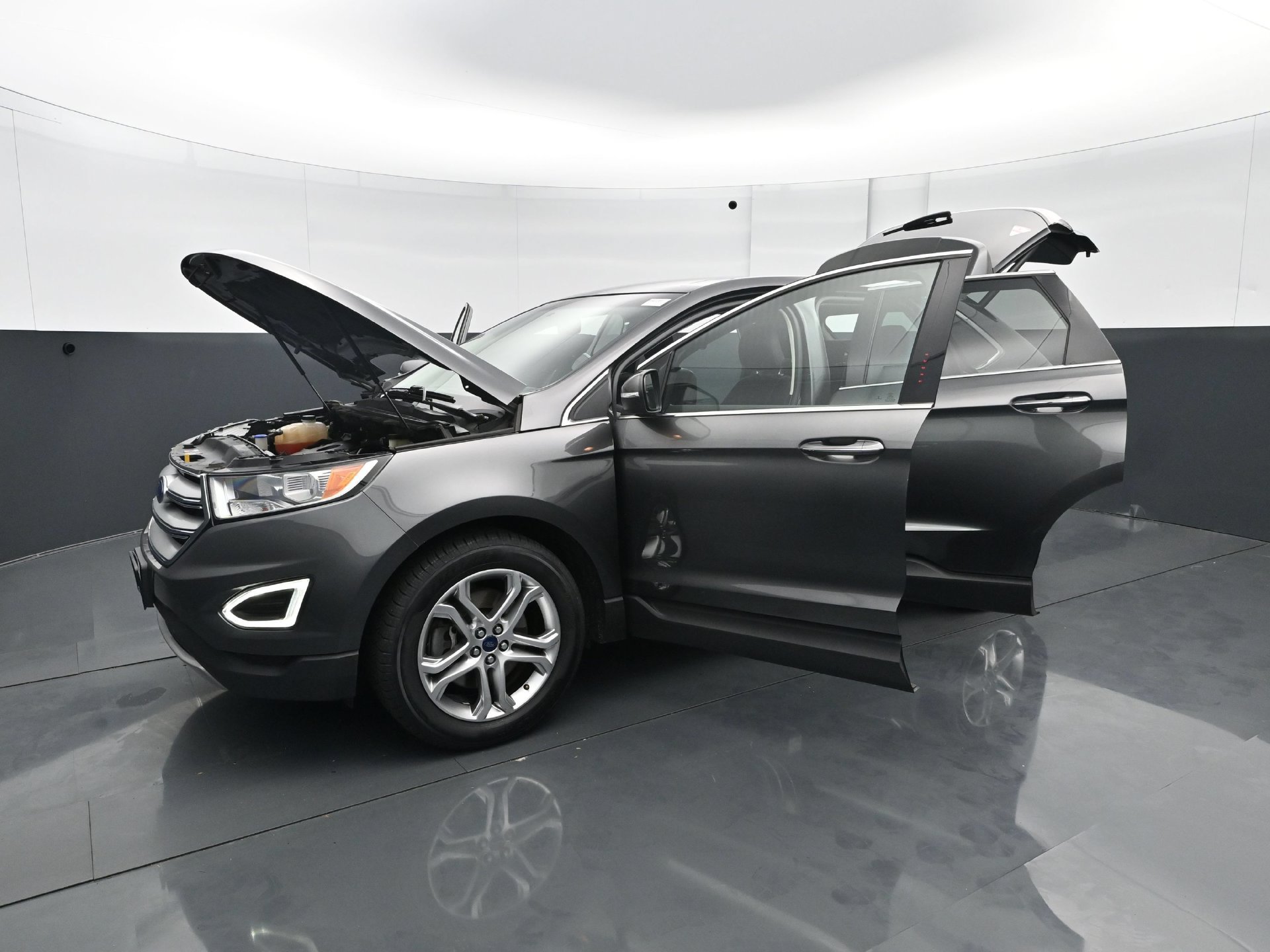 Used 2015 Ford Edge Titanium w/ Equipment Group 301A AWD/4WD image 29