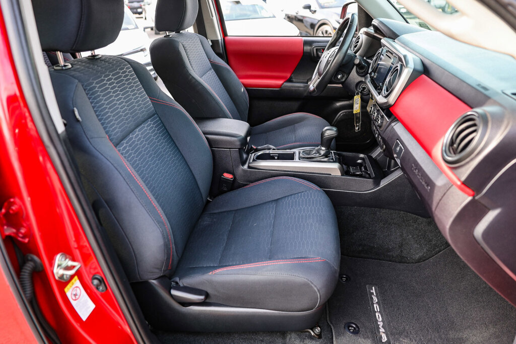 Certified 2018 Toyota Tacoma SR5 image 7