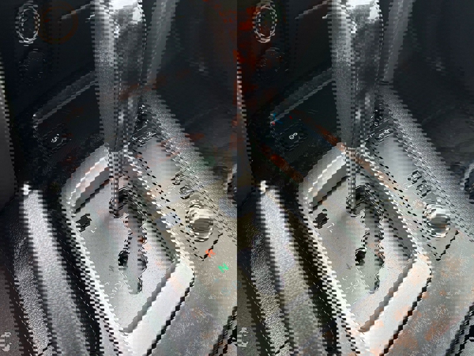 Used 2013 Toyota Land Cruiser image 25