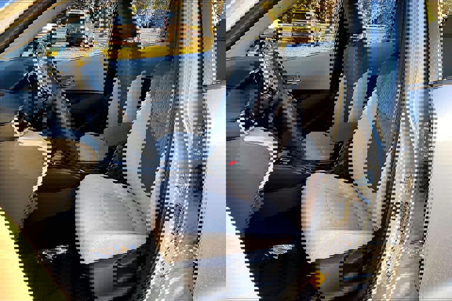 Used 2020 Toyota Corolla LE w/ LE Convenience Package image 7