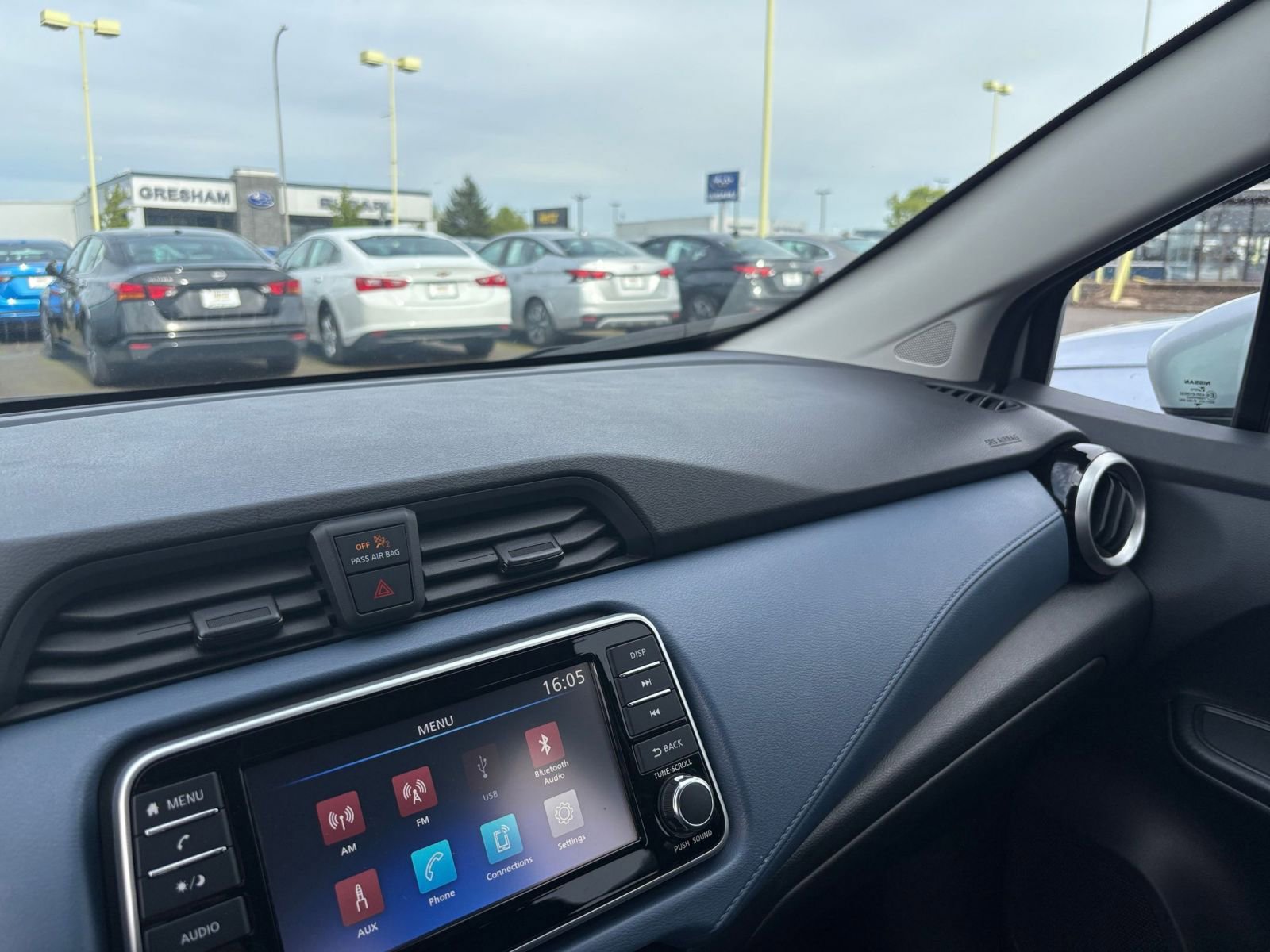Used 2025 Nissan Versa SV FWD image 33