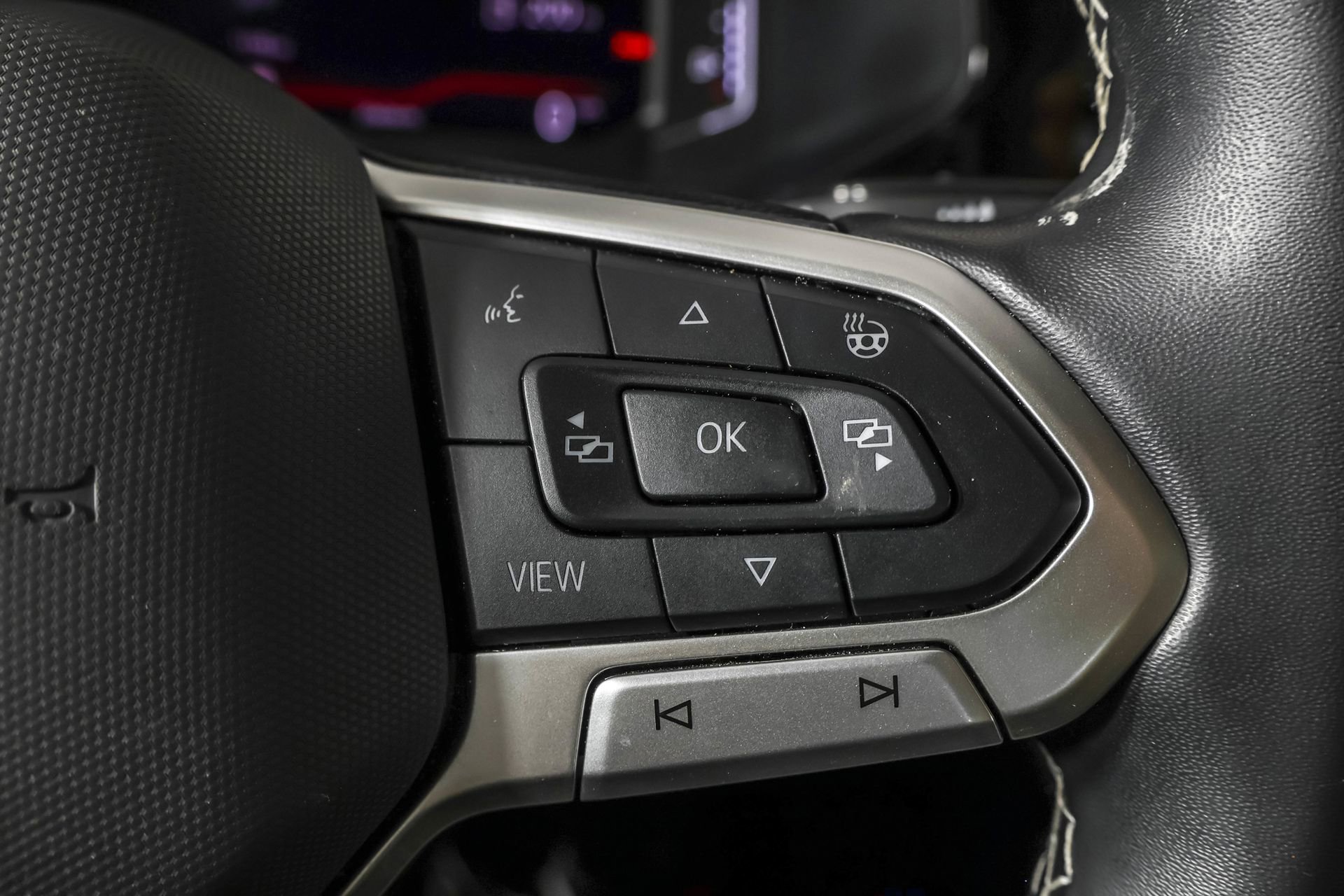 Certified 2024 Volkswagen Taos SEL image 30