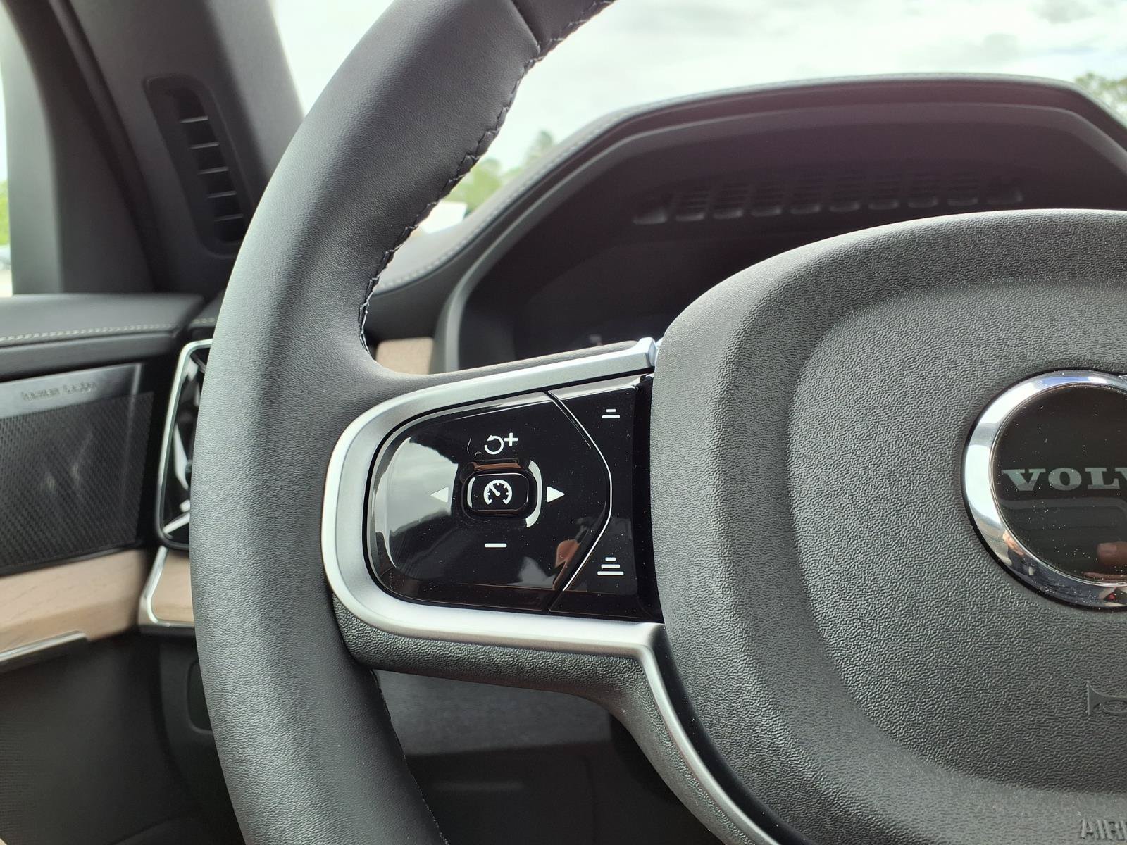 New 2026 Volvo XC90 B5 Ultra w/ Protection Package Premier AWD/4WD image 17