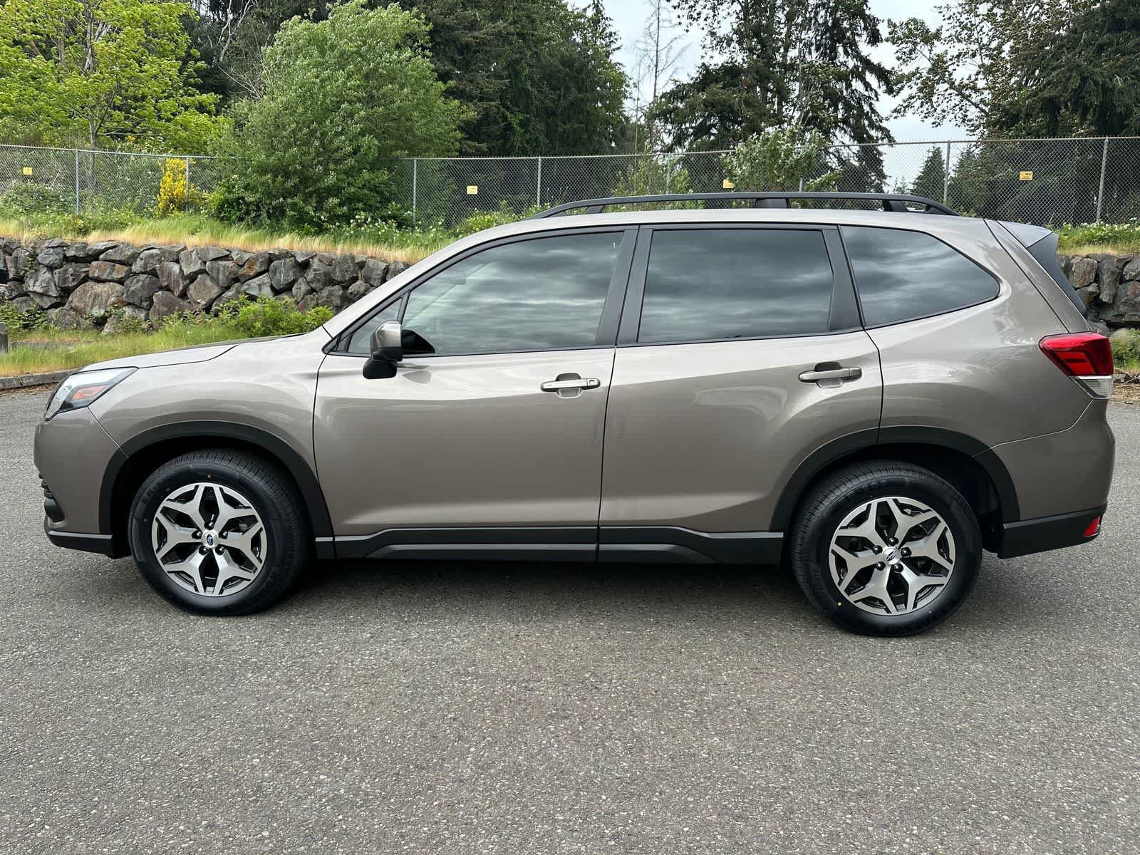 Certified 2022 Subaru Forester Premium AWD/4WD image 2