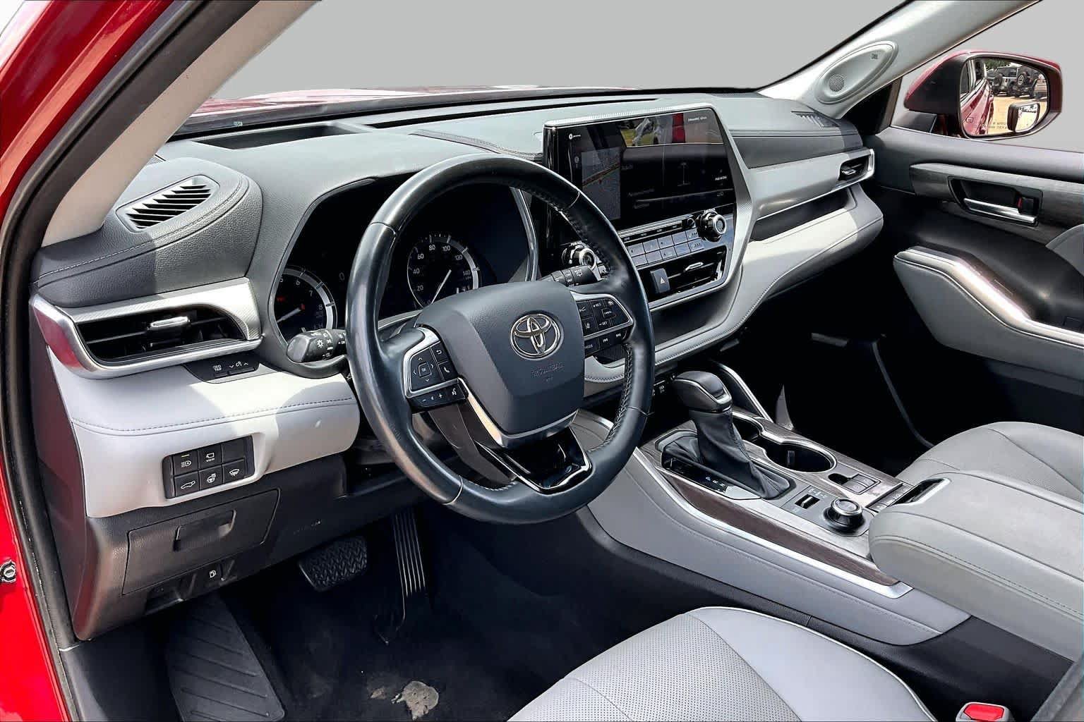Used 2021 Toyota Highlander Platinum AWD/4WD image 18