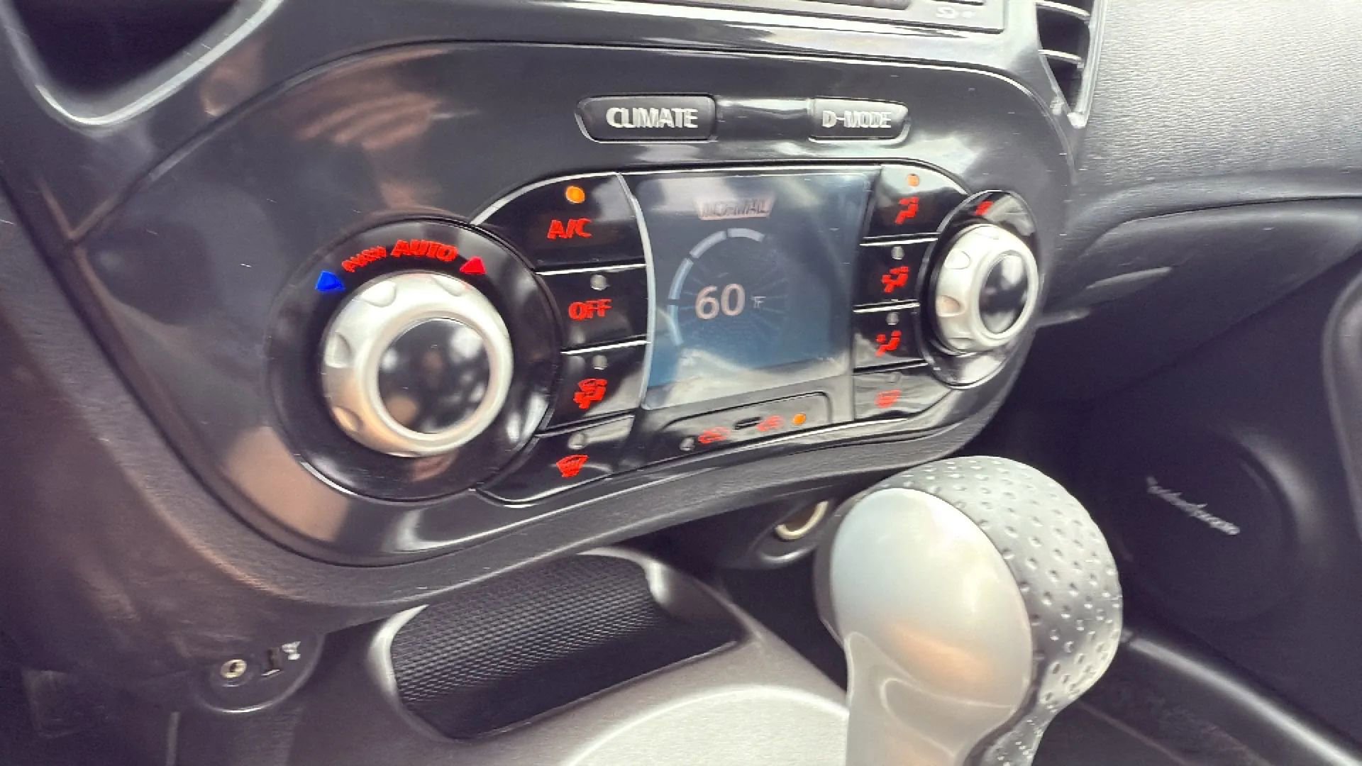 Used 2014 Nissan Juke SV w/ Navigation Package image 6