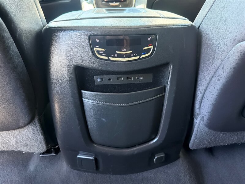 Used 2018 Cadillac Escalade ESV Premium Luxury AWD/4WD image 24