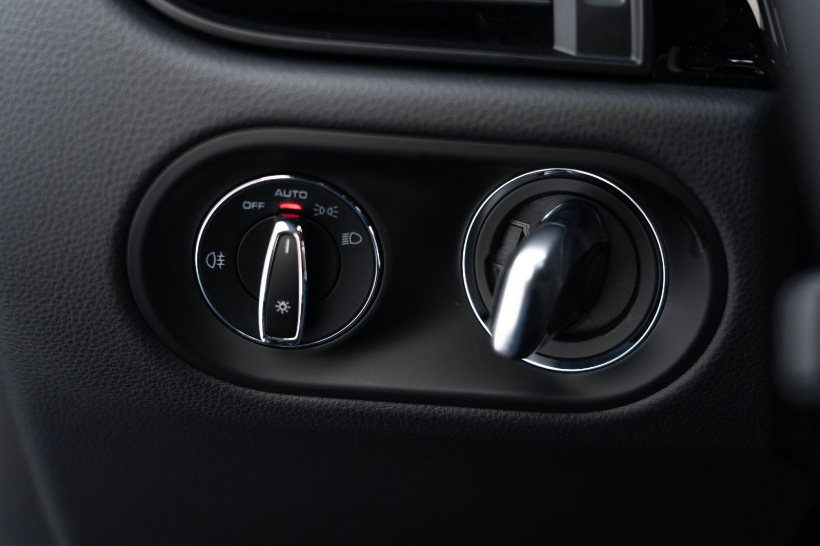 New 2025 Porsche Macan image 27