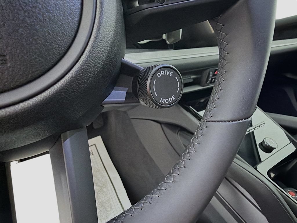 Certified 2025 Porsche Cayenne AWD/4WD image 15