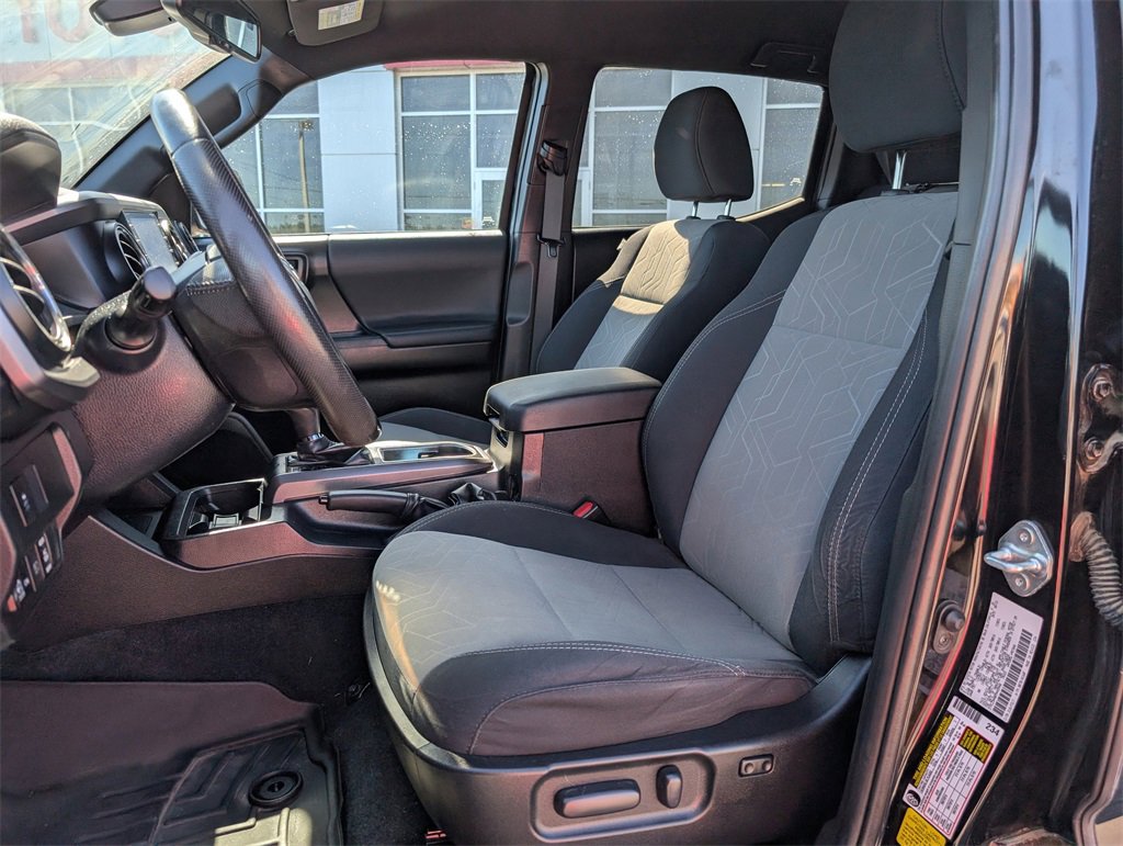 Used 2021 Toyota Tacoma TRD Off-Road image 12