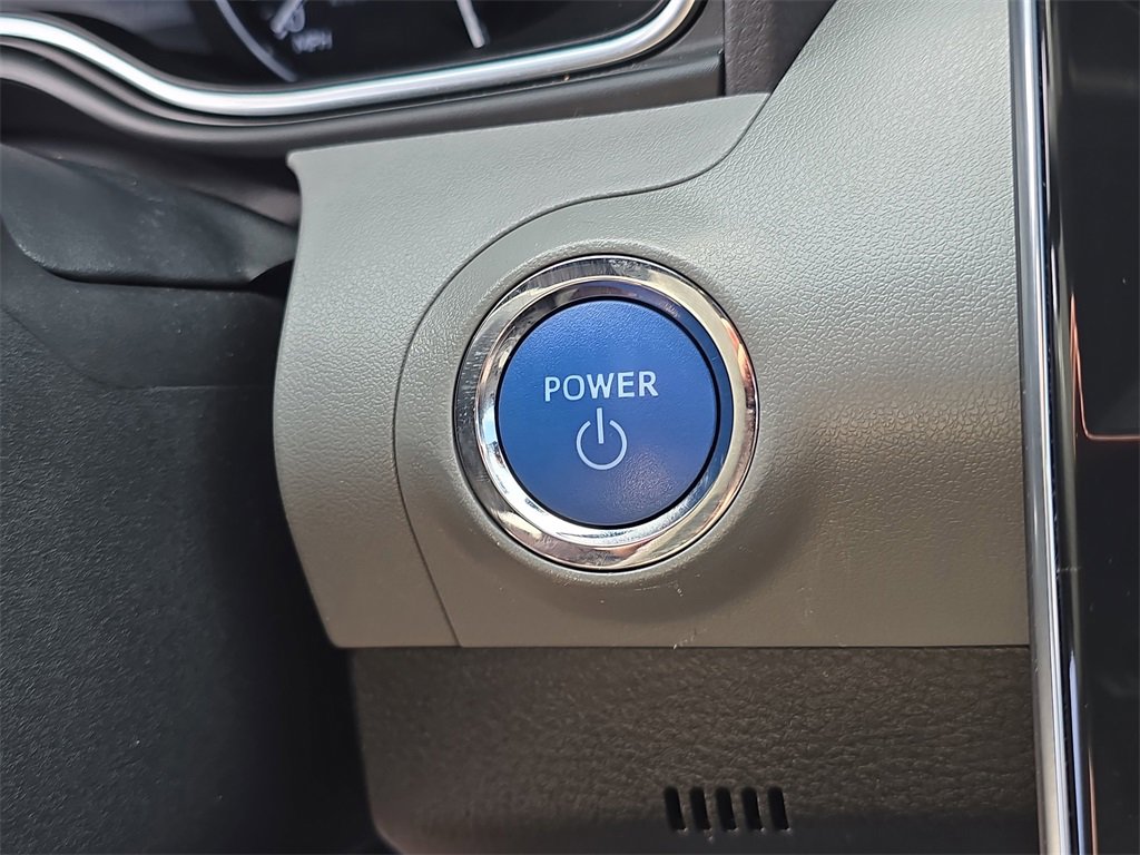 Used 2021 Toyota Avalon Limited image 29