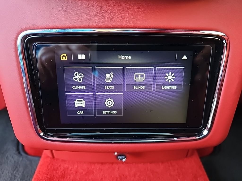 Used 2022 Bentley Bentayga image 38