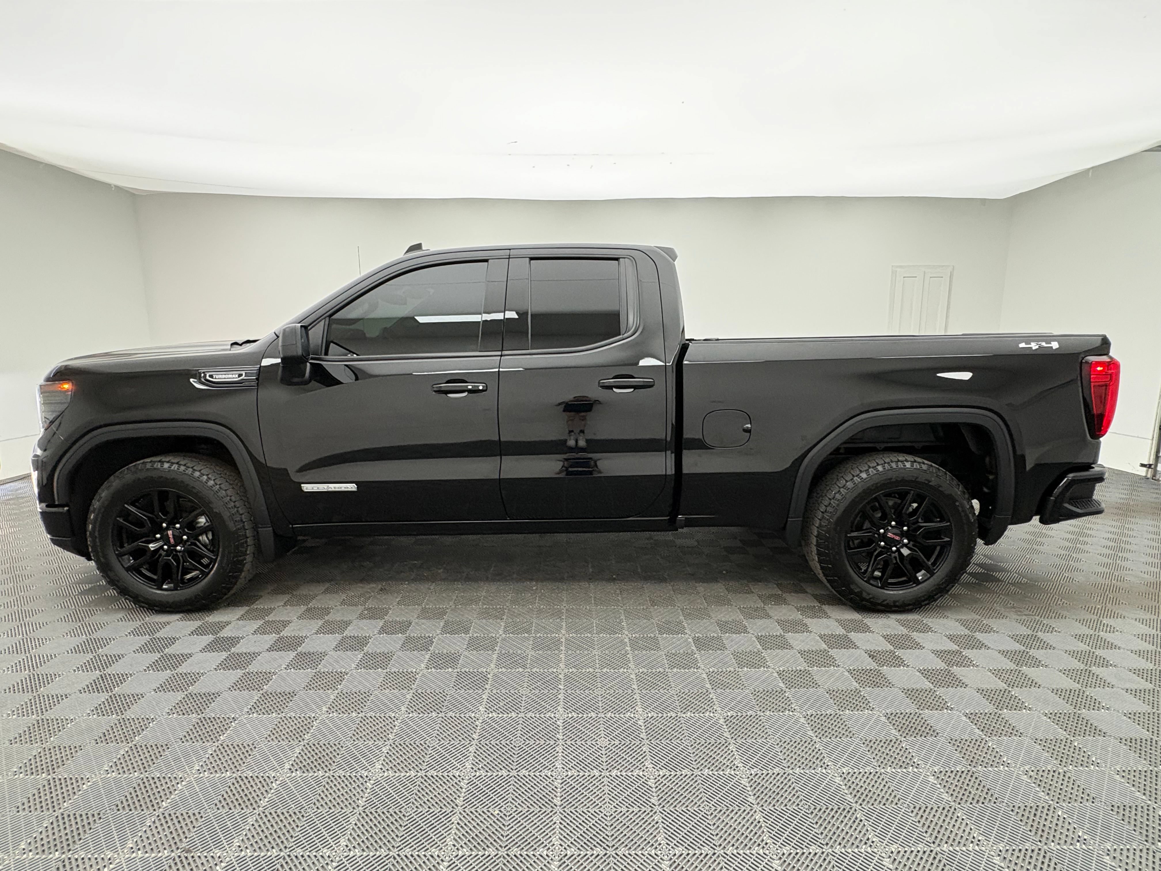 Used 2025 GMC Sierra 1500 Elevation AWD/4WD image 10
