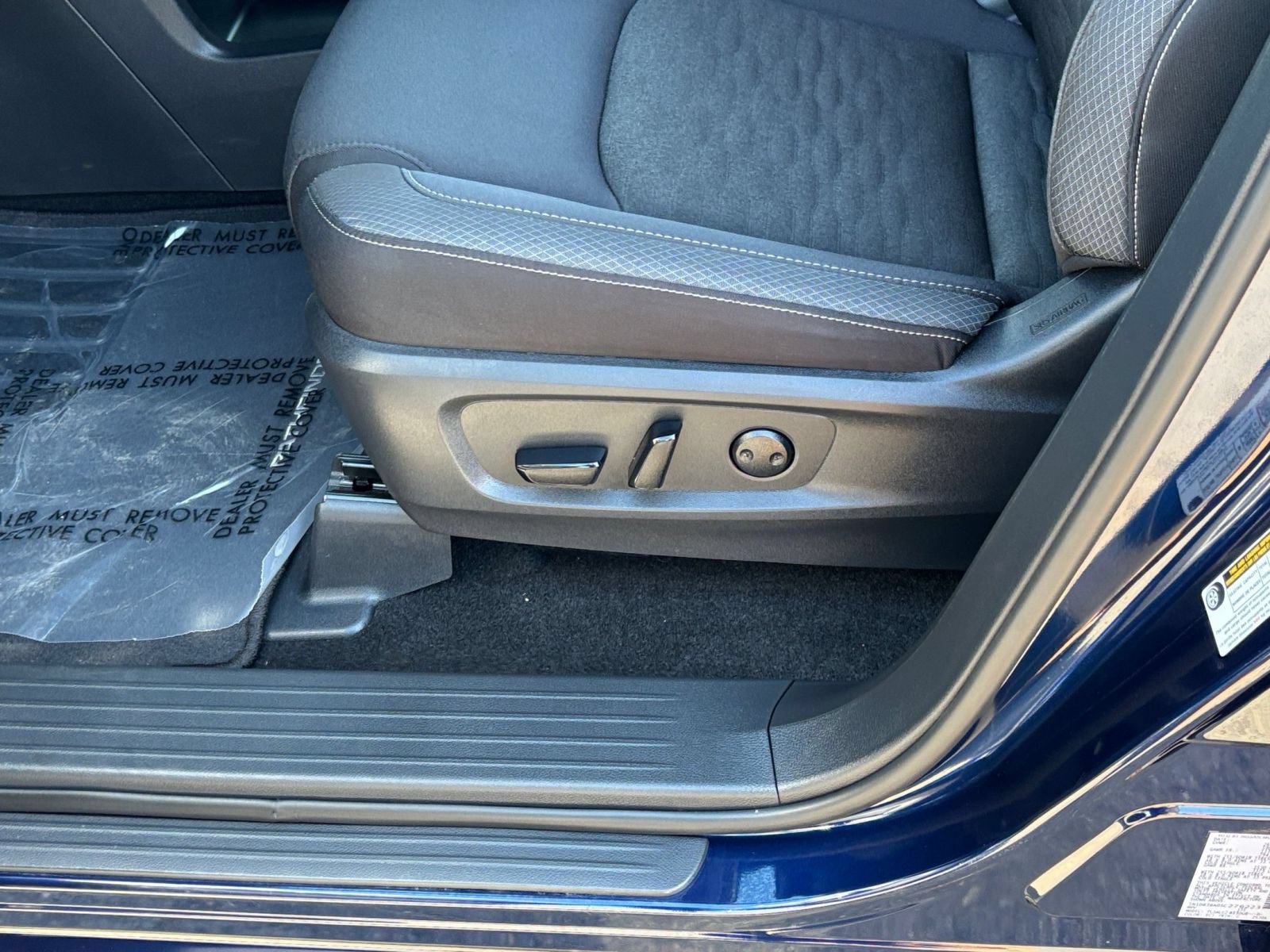 Used 2025 Nissan Pathfinder SV FWD image 18