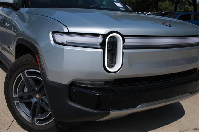 Used 2025 Rivian R1T Adventure image 3
