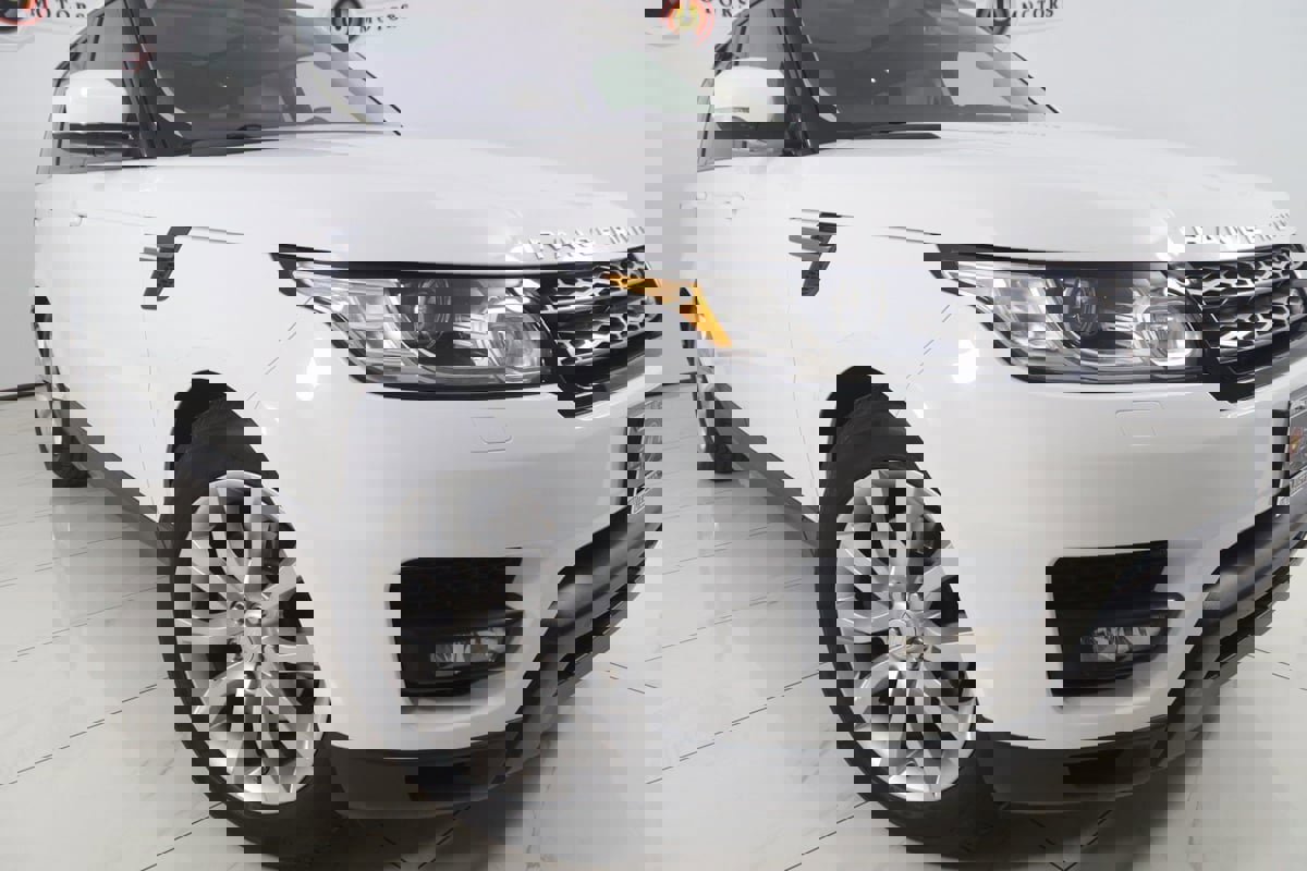 Used 2016 Land Rover Range Rover Sport SE image 17