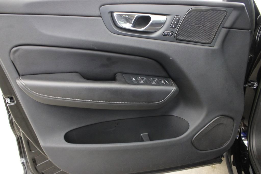 Used 2023 Volvo XC60 B5 Ultimate image 17