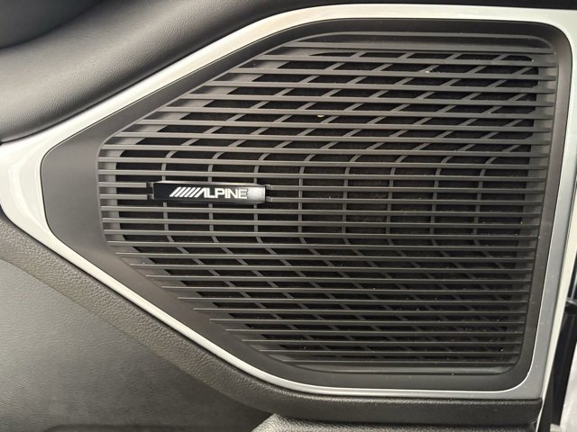 Used 2024 Jeep Wagoneer L Series II image 16