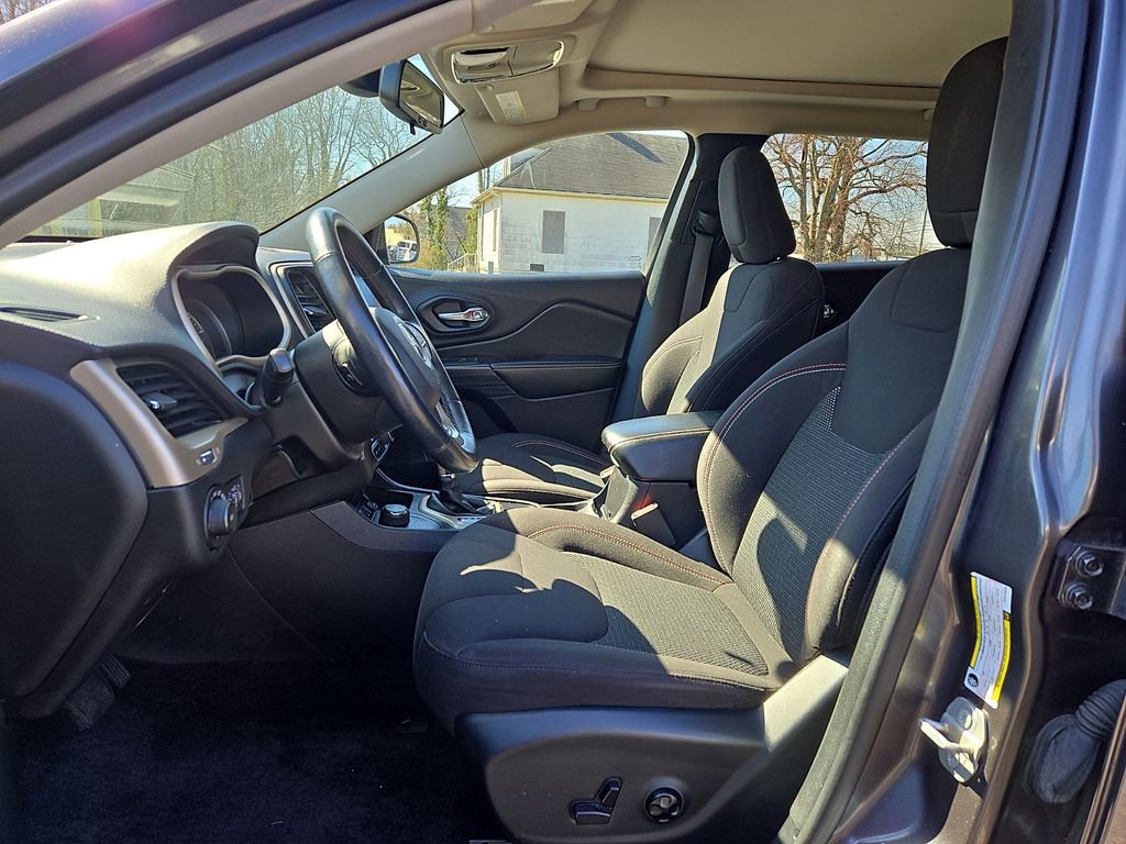 Used 2017 Jeep Cherokee 75th Anniversary AWD/4WD image 13
