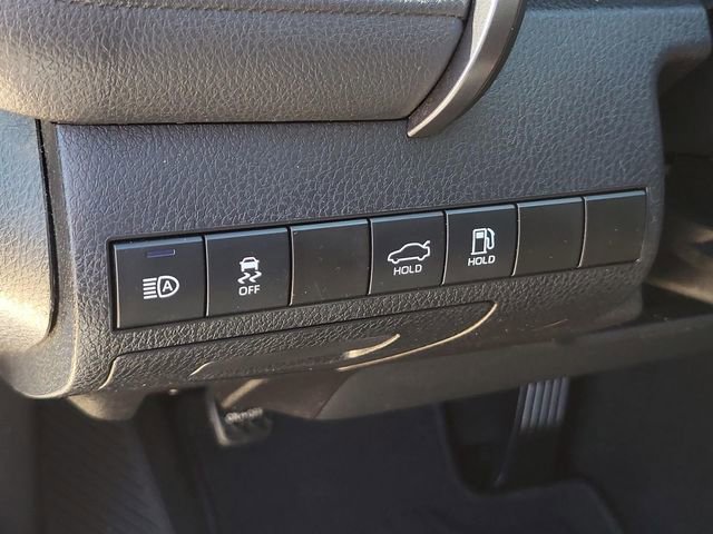 Used 2020 Toyota Camry SE w/ Carpet Mat Package image 17