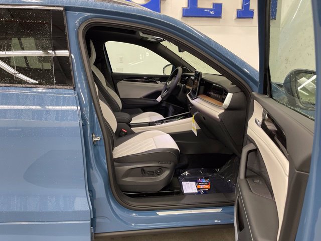 New 2026 Volkswagen Tiguan SEL R-Line AWD/4WD image 11