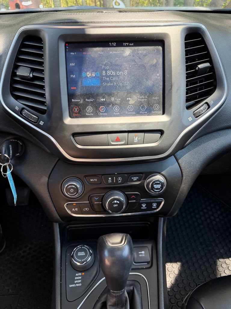 Used 2022 Jeep Cherokee Latitude w/ Sun & Sound Group AWD/4WD image 17