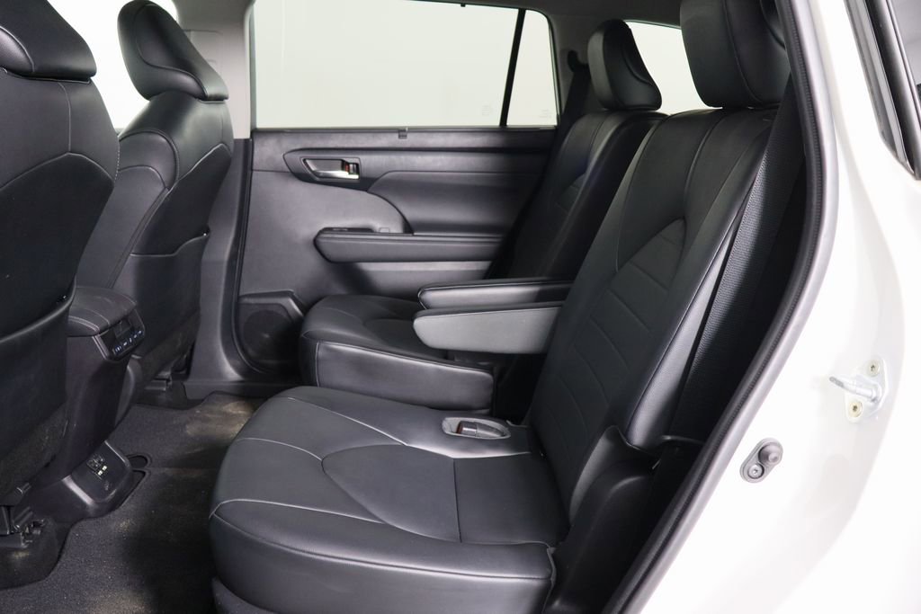Used 2021 Toyota Highlander XLE image 14
