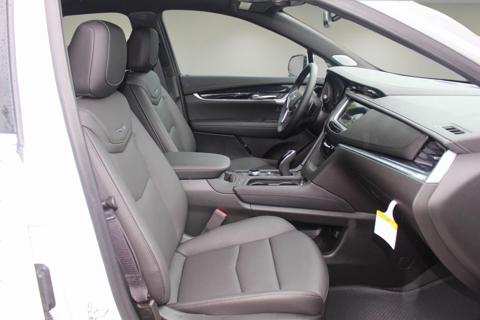 New 2025 Cadillac XT5 Premium Luxury w/ LPO, Floor Liner Package image 18