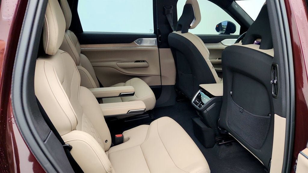 Used 2025 Volvo EX90 Ultra AWD/4WD image 24