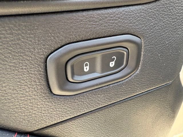 Used 2022 Jeep Gladiator Rubicon w/ LED Lighting Group AWD/4WD image 12