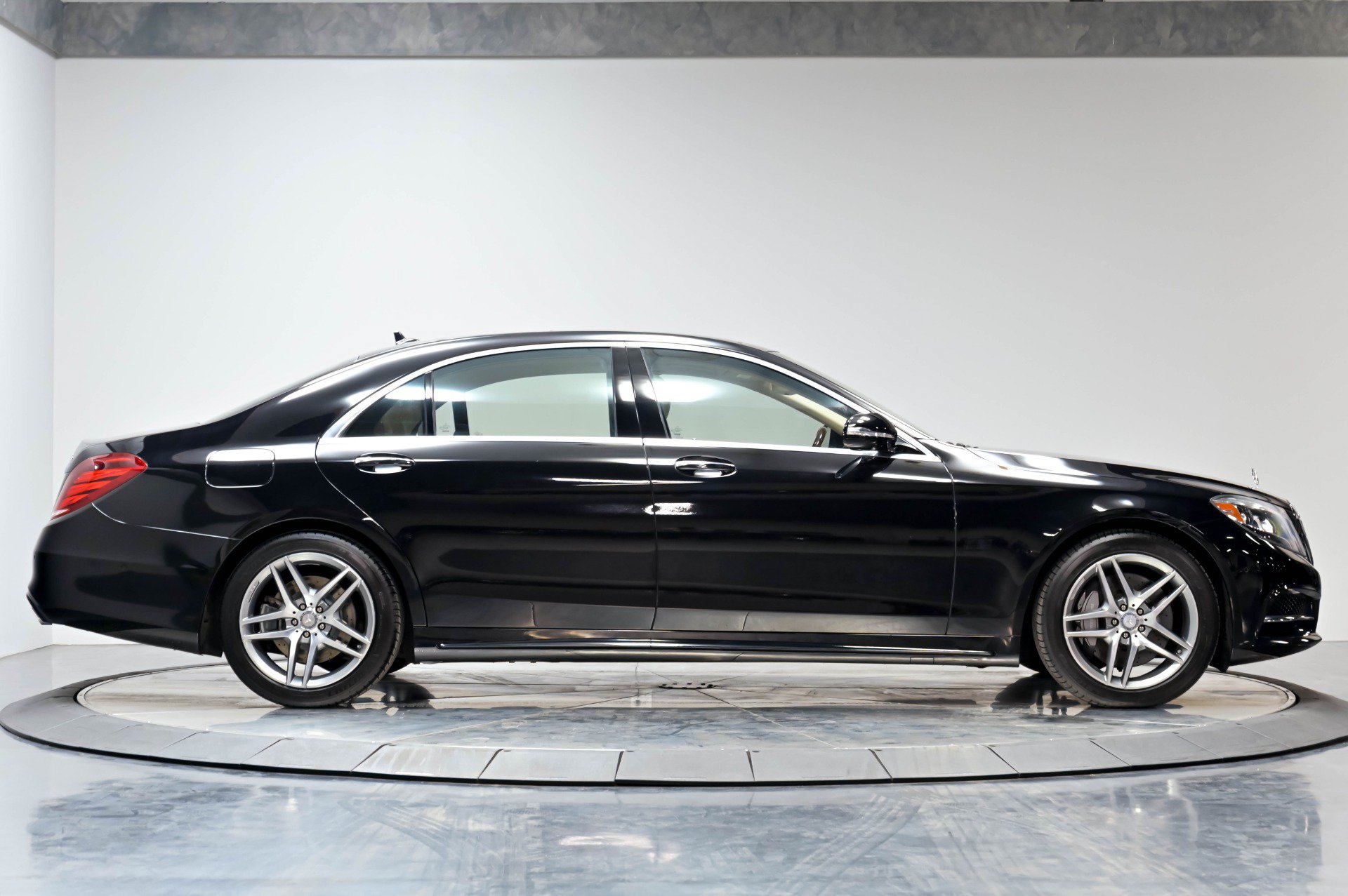 Used 2016 Mercedes-Benz S 550 4MATIC Sedan image 17