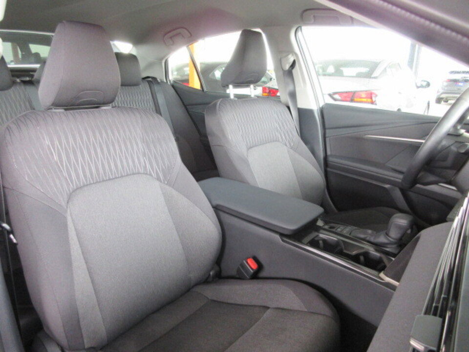 Used 2025 Toyota Camry LE w/ Convenience Package image 33