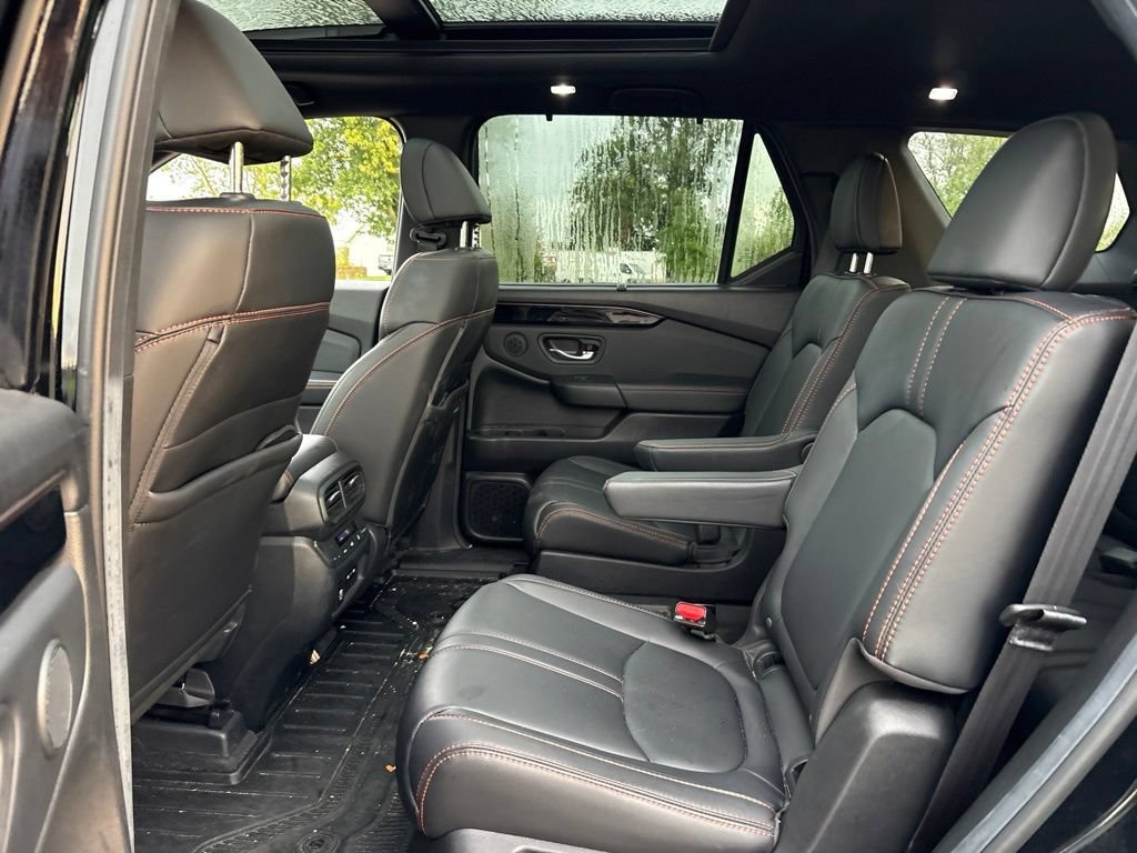 Used 2025 Honda Pilot TrailSport image 17