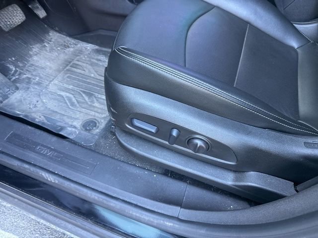 Used 2024 GMC Terrain SLT w/ Tech Package image 10