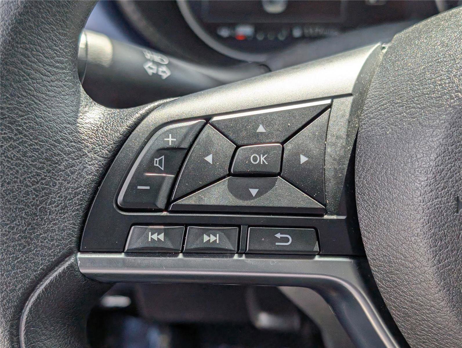 Used 2024 Nissan Versa SV w/ Trunk Package image 20