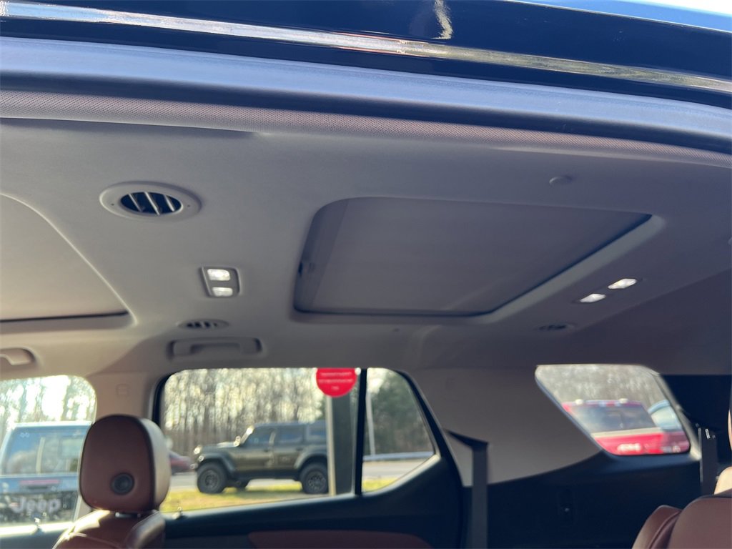 Used 2021 Chevrolet Traverse High Country image 41