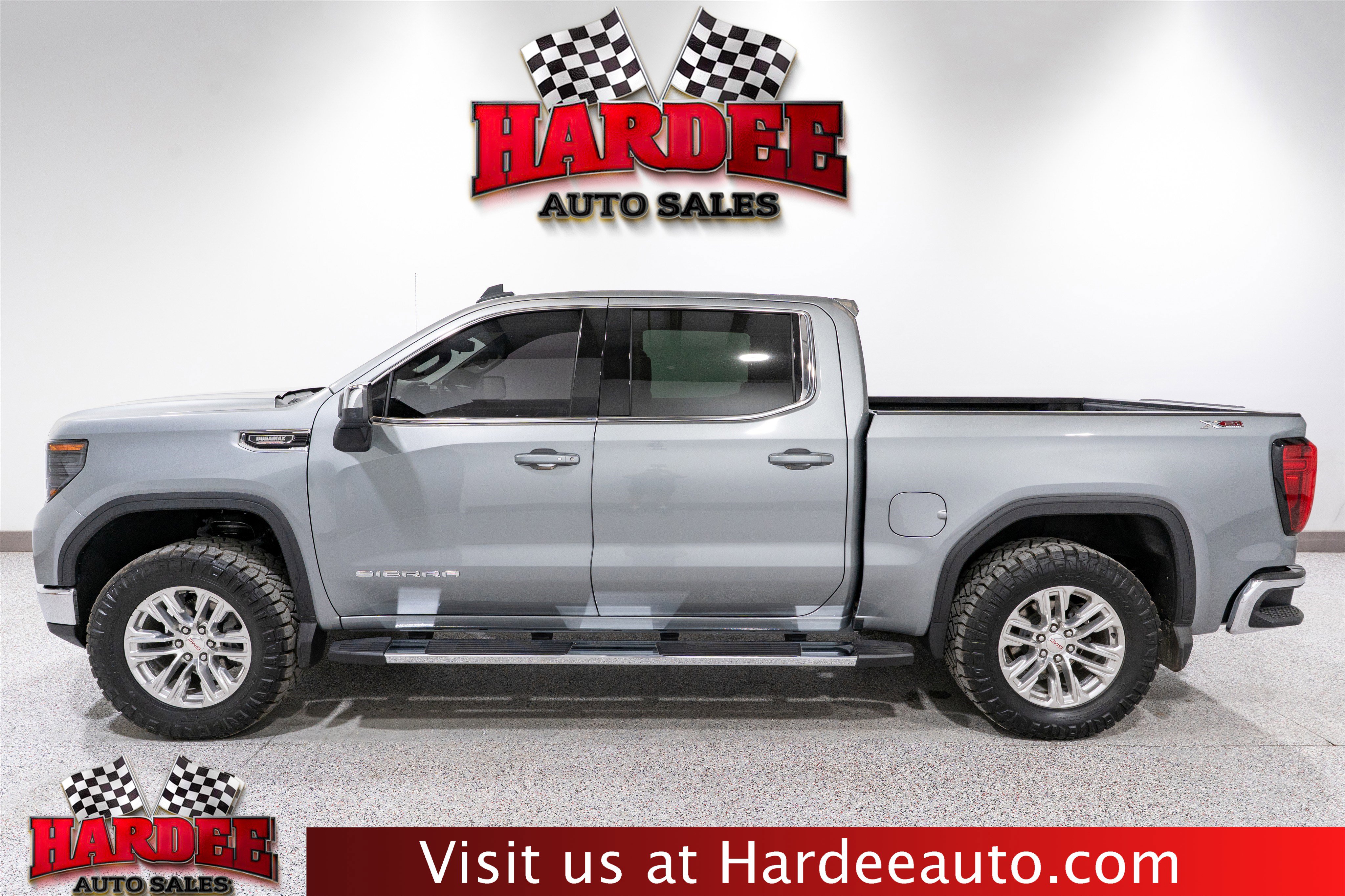 Used 2024 GMC Sierra 1500 SLE w/ Preferred Package image 1