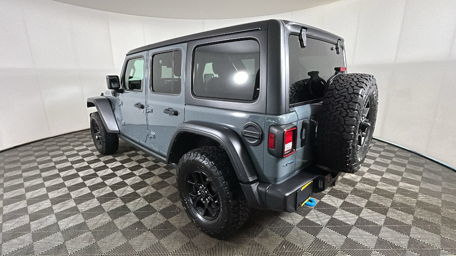 Used 2024 Jeep Wrangler Unlimited AWD/4WD image 5