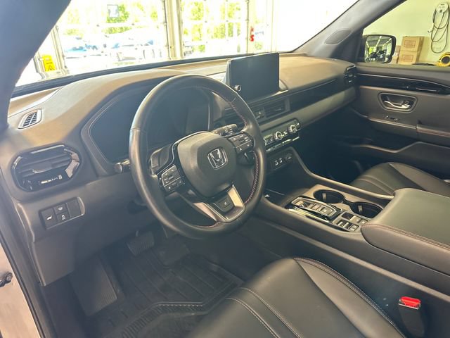 Used 2025 Honda Pilot TrailSport image 27