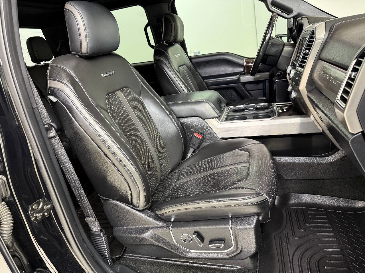 Used 2017 Ford F250 Platinum w/ FX4 Off-Road Package image 27