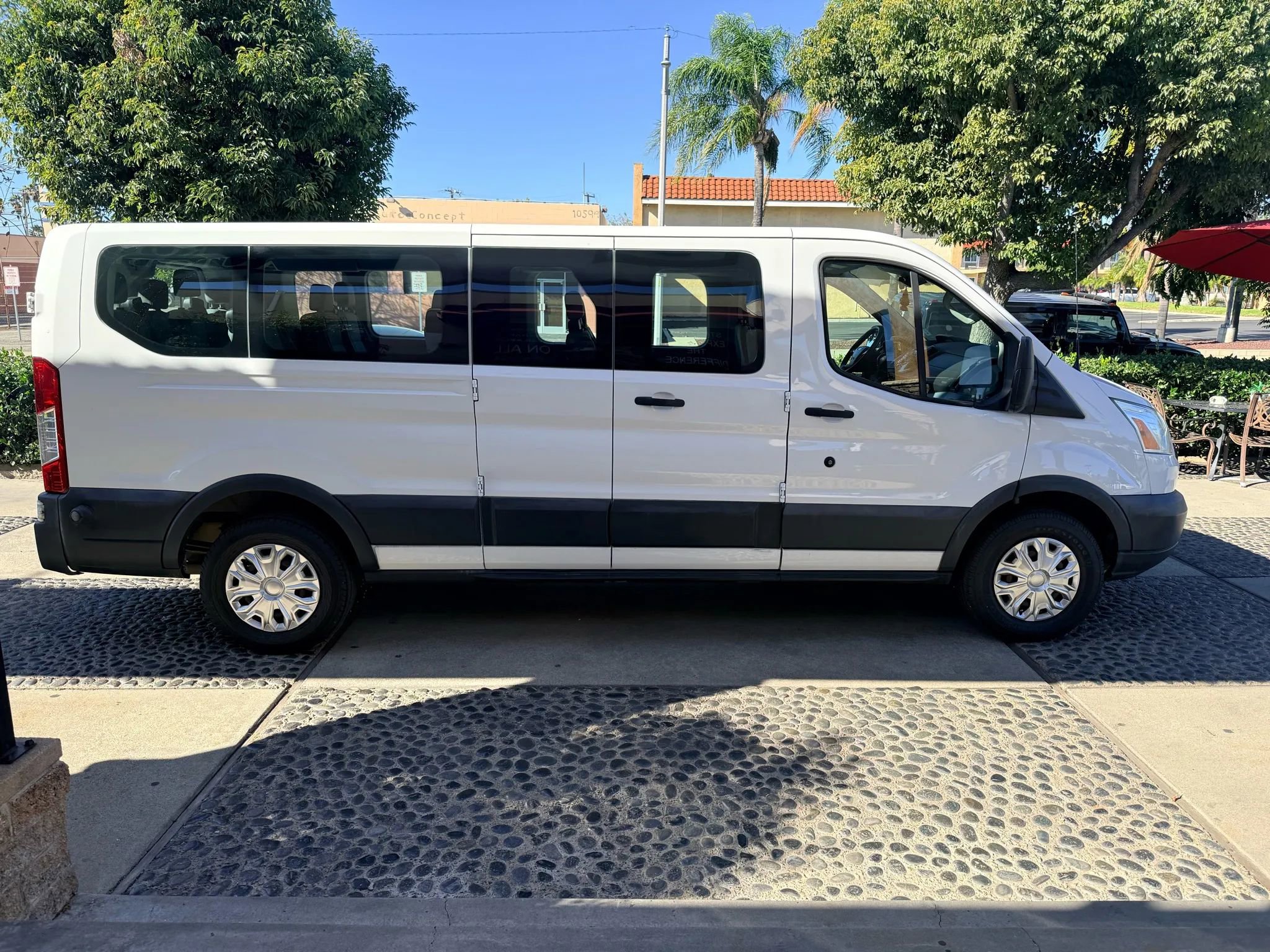 Used 2015 Ford Transit 350 XLT RWD image 4