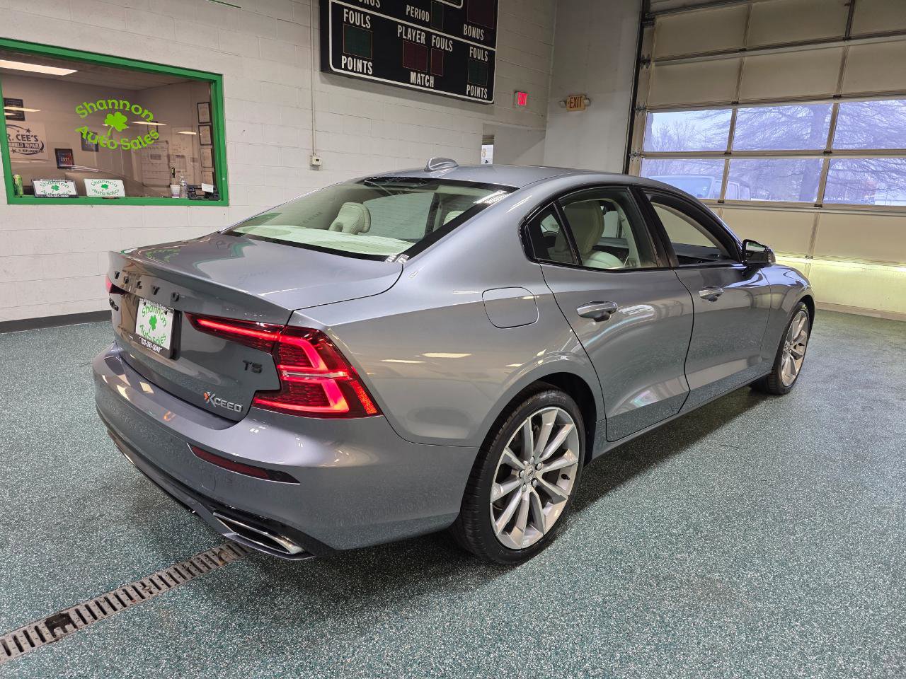 Used 2021 Volvo S60 T5 Momentum w/ Premium Package image 6