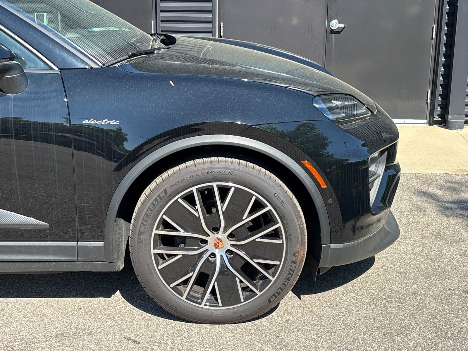 Used 2025 Porsche Macan Electric RWD image 10